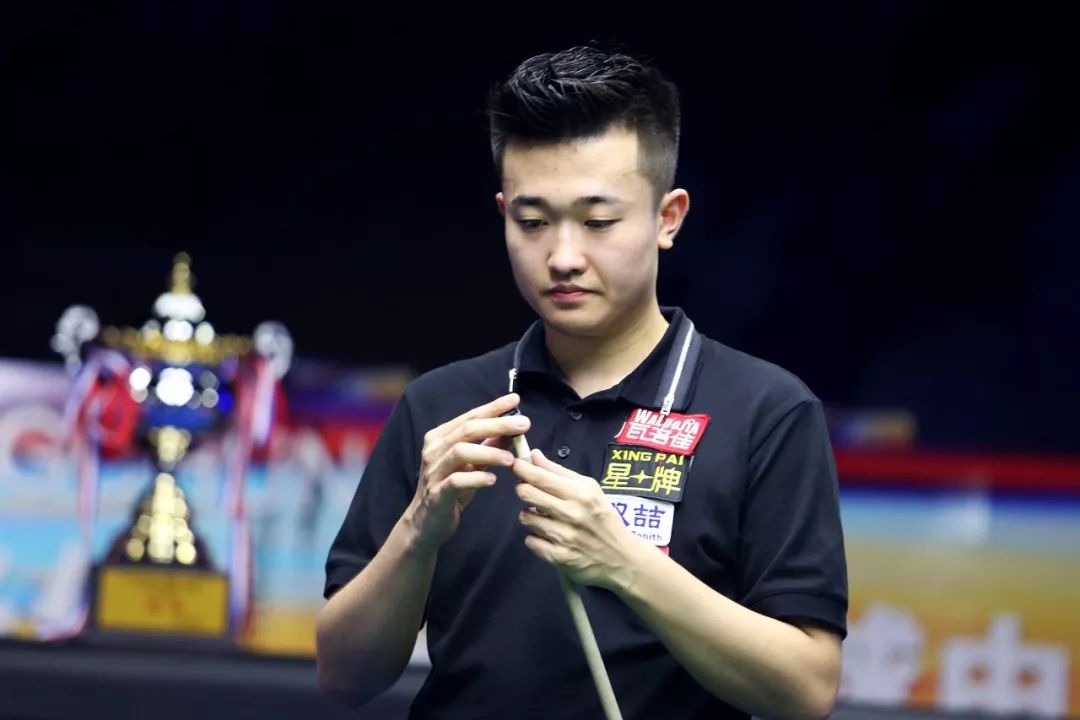 略强调了球 略强调了球